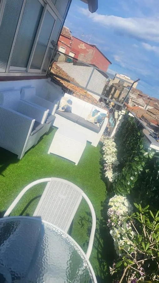 דירות קטאניה Chalaro' Apartament